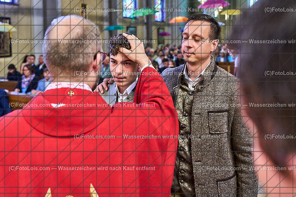 ALP0899_PfarrFirmung Wieselburg_Firmvorgang | (C)FotoLois.com, Alois Spandl, Firmung in der Pfarrkirche Wieselburg mit Generalvikar Dr. Christoph Weiss, Dechant Pfarrer Daniel Kostrzycki und Monignore Franz Dammerer, Sa 15. Juni 2024.