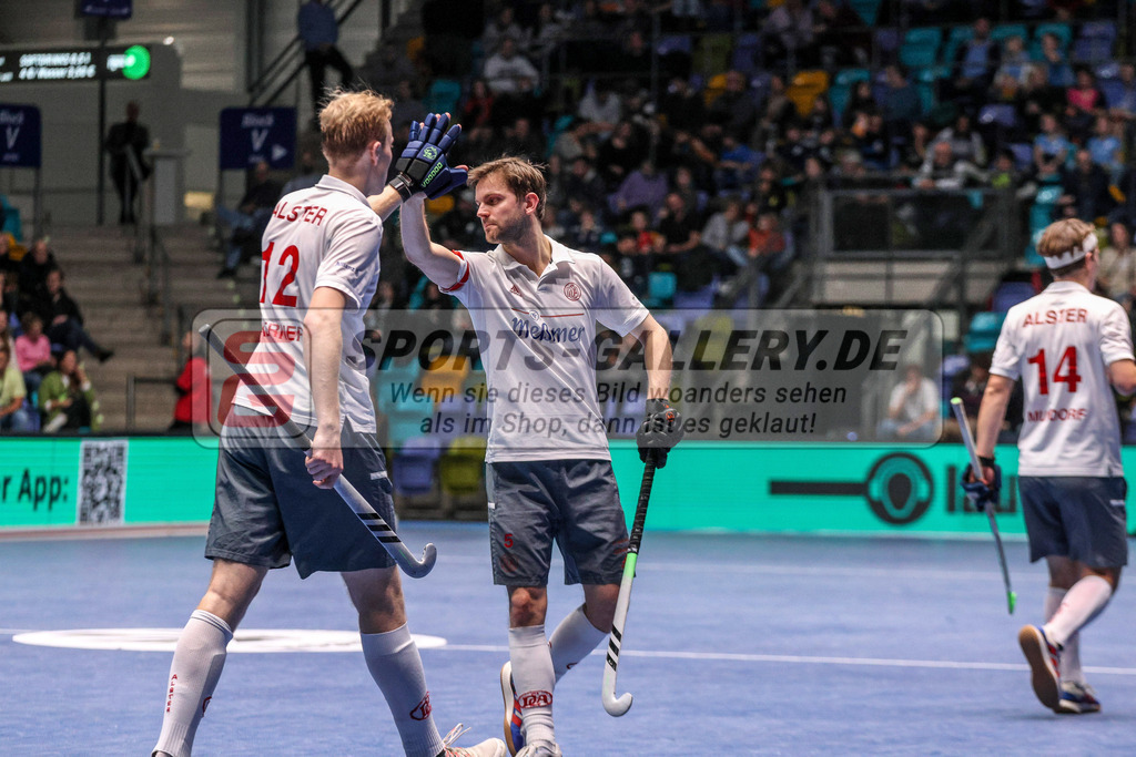 MJ_20230204-HTHC-Alster-Finale M-20 | Friedrich Gröpper (Der Club an der Alster #5) & Nik Kerner (Der Club an der Alster #12), Harvestehuder THC - Der Club an der Alster am 5.2.2023 in der Ballsporthalle, Frankfurt am Main