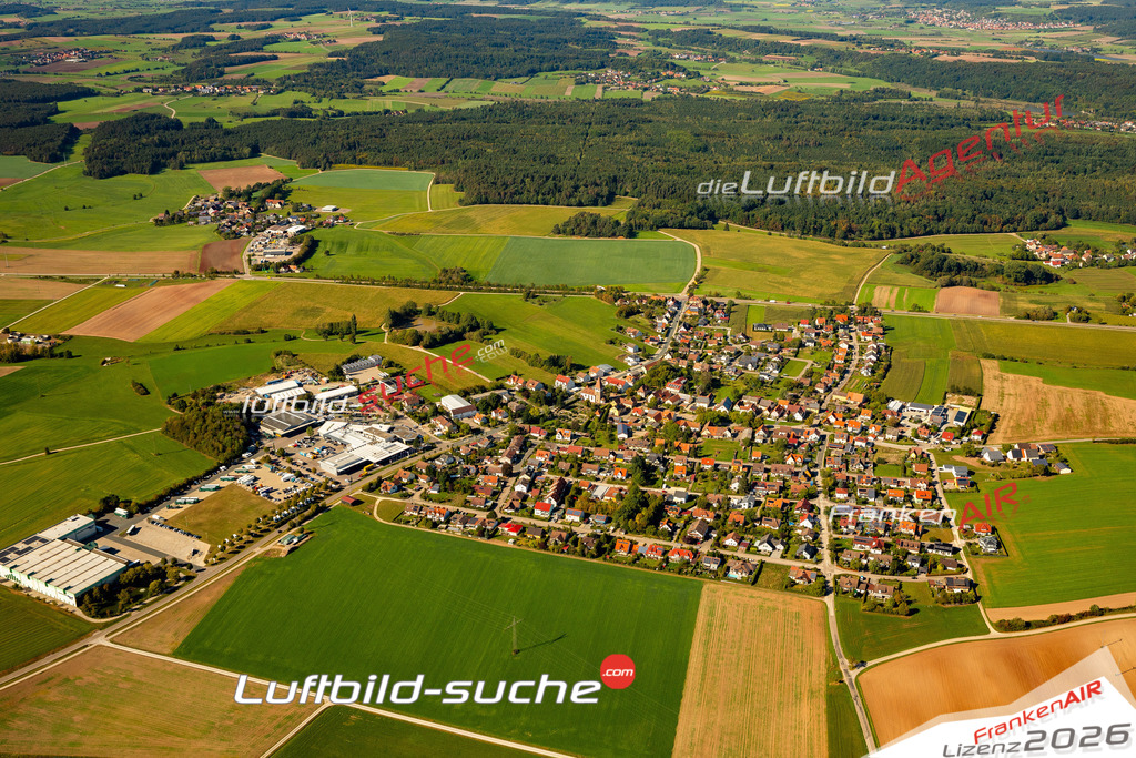 Das Luftbild zeigt : Elpersdorf Ansbach - Die Luftaufnahme wurde 2023 vom UL-Flugzeug aus erstellt ( keine Drohne ) - Hochauflösende Luftaufnahme - Für grossformatige Ausdrucke geeignet. Die Geschenkidee !Mit Lizenz und Bildrechte bestellbar