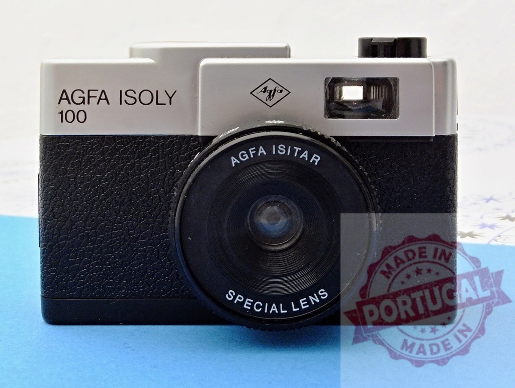 Agfa Isoly 100 vintage film camera displaying retro design | Agfa Isoly 100 classic analog film camera with Agfa Isitar lens - Realized with Pictrs.com