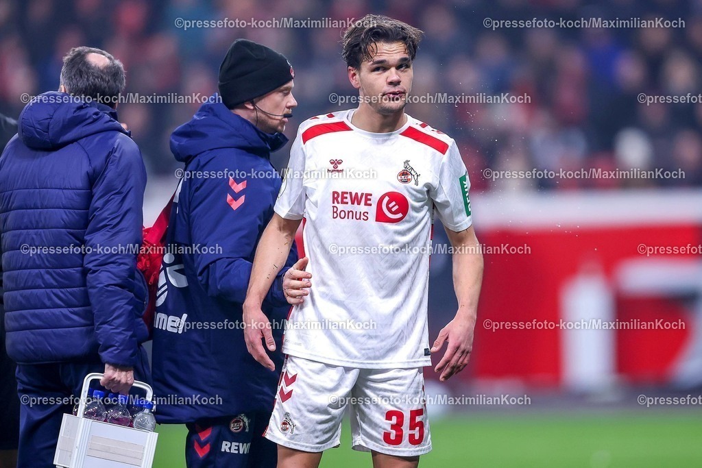 DFB05022501091 | 05.02.2025, Fußball, DFB-Pokal Viertelfinale, Bayer 04 Leverkusen - 1.FC Köln, BayArena, Saison 2024 2025: Max Finkgräfe (FC Köln #35) liegt mit Schmerzen auf dem Boden und sorgt für viel SpielverzögerungDFB regulations prohibit any use of photographs as image sequences and or quasi-video.