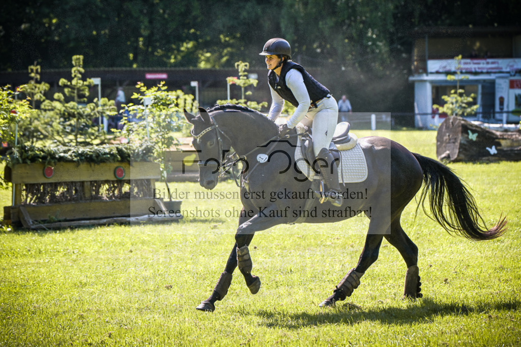 DOS_6235 | Entdecke hochwertige Reitturnierfotos von Foto Oger. Professionell, emotional und authentisch – jetzt Lieblingsmomente im Shop bestellen.Deutschlandweite Turnierfotografie. - Realisiert mit Pictrs.com