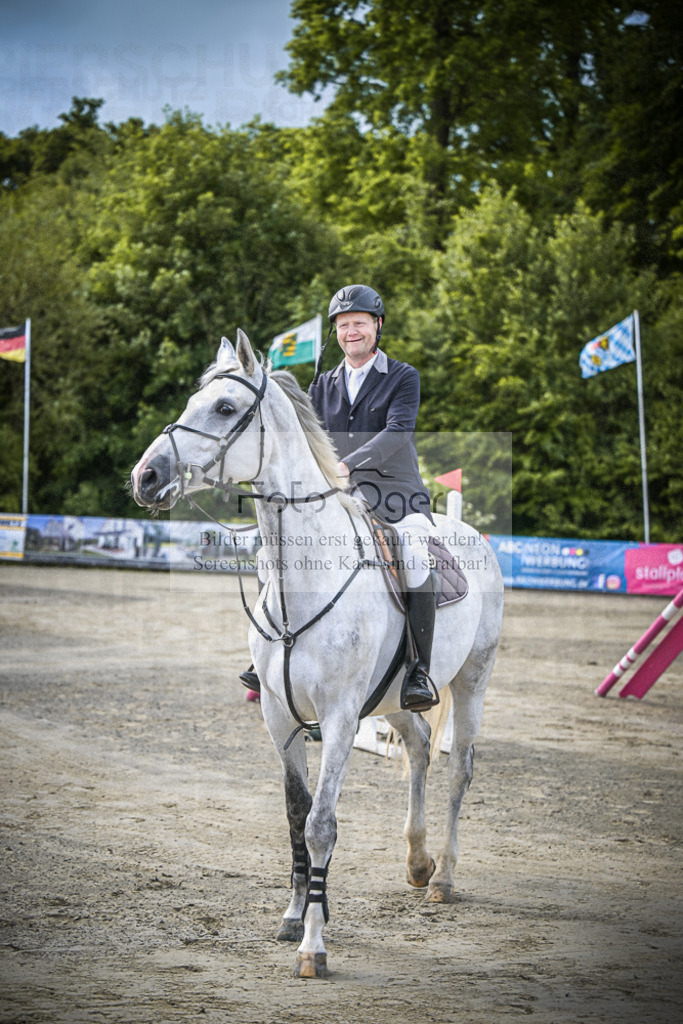 DOS_2278 | Entdecke hochwertige Reitturnierfotos von Foto Oger. Professionell, emotional und authentisch – jetzt Lieblingsmomente im Shop bestellen.Deutschlandweite Turnierfotografie. - Realisiert mit Pictrs.com