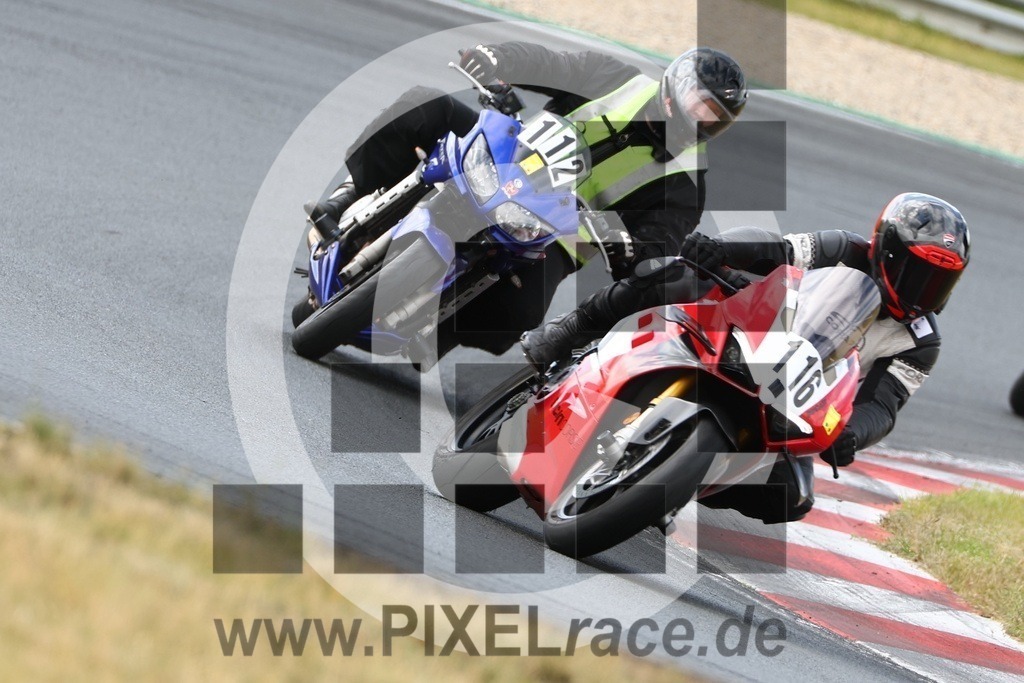 0116-20250616_04025 | Schöne Erinnerungen an spannende Momente - das festzuhalten ist unser Job. PIXELrace.de ist seit 2003 auf den Rennstrecken Europas unterwegs um die Action draußen beim Fahren und die wunderbare Stimmung imm Fahrerlager für euch einzufangen.