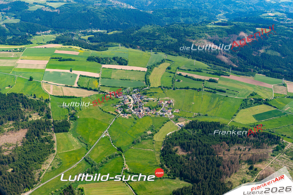 Die Luftaufnahme Grössau - Pressig wurde 2022 vom Flugzeug aus (keine Drohne) erstellt. Hohe Auflösung -für große Poster und Wandbilder geeignet - Garantiert!
