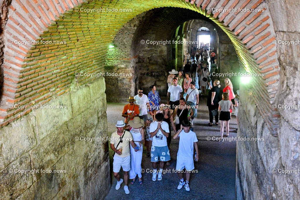 Kroatien_ Split_ 21.07.2025-108 | 21.07.2025, Kroatien, HRV, Split, im Bild Themenbild, Stadtansichten, Touristen, Tourismus, Feature, SymbolbildSplit zweitgroesste Stadt Kroatiens. Die Stadt ist Verwaltungssitz der Gespanschaft Split-Dalmatien 