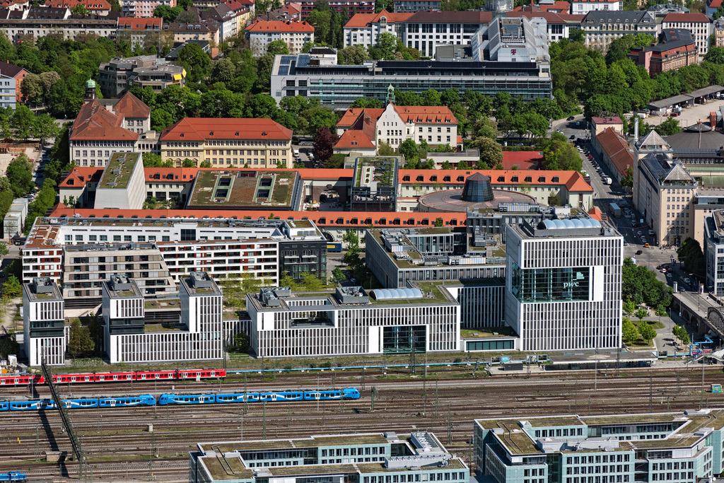 dr__0064192.jpg | MüNCHEN 29.04.2025 Wohn- und Geschäftshaus Viertel " Skygarden " am Arnulfpark an der Bernhard-Wicki-Straße im Ortsteil Maxvorstadt in München im Bundesland Bayern, Deutschland. Weiterführende Informationen bei: CA Immo Deutschland GmbH,  Hadi Teherani Architects GmbH,  OFB Projektentwicklung GmbH,  PWC PricewaterhouseCoopers GmbH,  Ranner Projektmanagement GmbH. // Residential and commercial building district " Skygarden " on Arnulfpark on street Bernhard-Wicki-Strasse in the district Maxvorstadt in Munich in the state Bavaria, Germany. Further information at: CA Immo Deutschland GmbH,  Hadi Teherani Architects GmbH,  OFB Projektentwicklung GmbH,  PWC PricewaterhouseCoopers GmbH,  Ranner Projektmanagement GmbH. Foto: Daniel Reiter