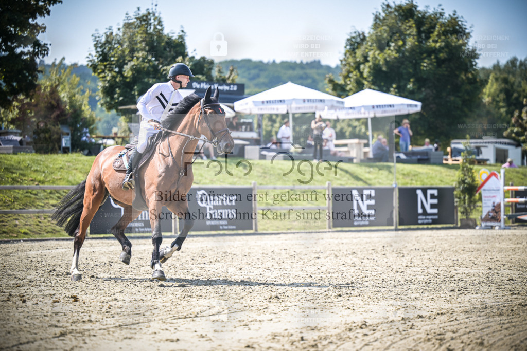 DOS_2422 | Entdecke hochwertige Reitturnierfotos von Foto Oger. Professionell, emotional und authentisch – jetzt Lieblingsmomente im Shop bestellen. - Realisiert mit Pictrs.com