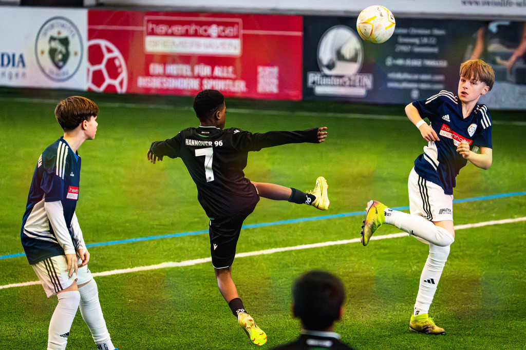 _BLR0157 | Professionelle Fußball- und Sportfotografie. Spielbilder online ansehen und kaufen – Einzelbilder oder komplette Galerien in hoher Qualität. - Realisiert mit Pictrs.com