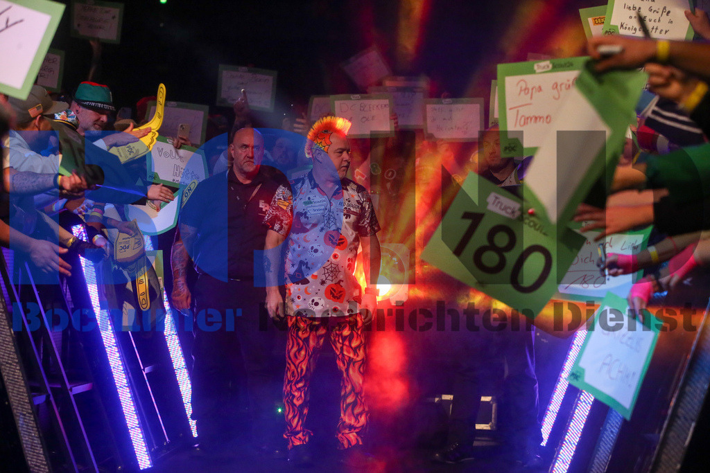  29.10.2023 - 
 | Sebastian Sendlak / Bochumer Nachrichtendienst (BOND) - PDC European Darts Championship: Halbfinale {Persons shown} - Realisiert mit Pictrs.com