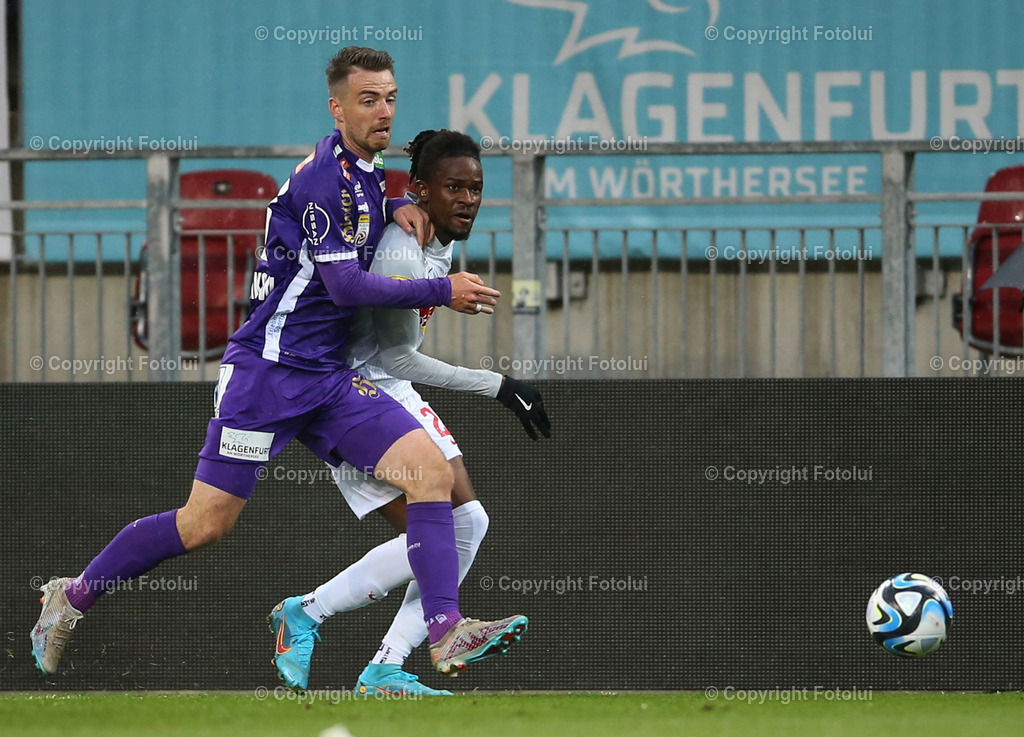 A_LUI_24042024_11 | SPORT,FUSSBALL.ADMIRAL BUNDESLIGA  AUSTRIA KLAGENFURT-RED BULL SALZBURG 24.04.2024 IM BILD: MAX BESUSCHKOW (KLAGENFURT) UND DAOUDA GUINDO (SALZBURG) FOTO.FOTOLUI/MW