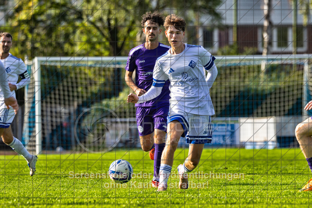 20261010_160213_0346-Bearbeitet_(c)_by_PhotoPeet | #,1.FC Eislingen (weiß) vs. TSV Bernhausen (lila), Fussball, Landesliga 2 - wfv, 11. Spieltag, Saison 2026/2027, Rasenplatz, Eichbachstation, Haldenstraße, 73054 Eislingen, 10.10.2026 - 15:30 Uhr,Foto: PhotoPeet / Sport- &amp; Eventfotografie / Peter Harich