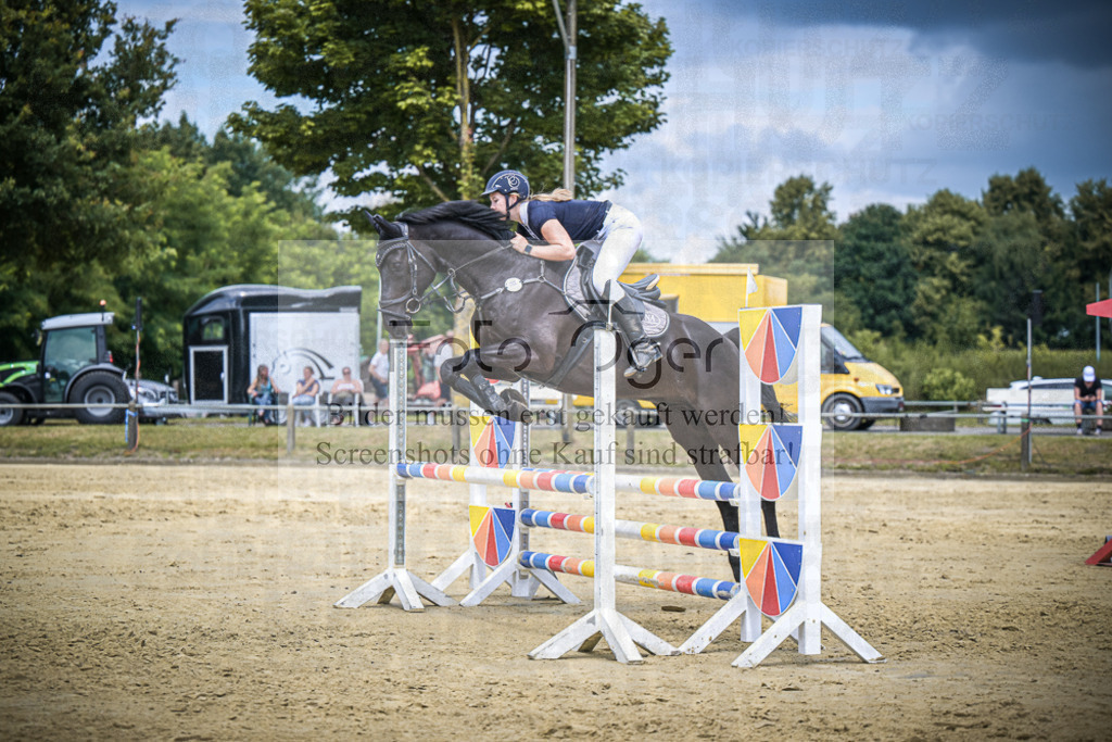 DOS_7541 | Entdecke hochwertige Reitturnierfotos von Foto Oger. Professionell, emotional und authentisch – jetzt Lieblingsmomente im Shop bestellen.Deutschlandweite Turnierfotografie. - Realisiert mit Pictrs.com
