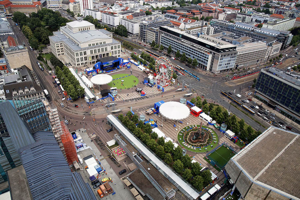 UEFA EURO 2024 in Leipzig - Fan Zone auf dem Augustusplatz | Entdecke über 20 Kategorien Leipzig-Motive: Foto-Downloads, hochwertige Poster, Leinwand- & Fine-Art-Prints. Jetzt Lieblingsfoto im Bildlexikon Leipzig Shop bestellen!