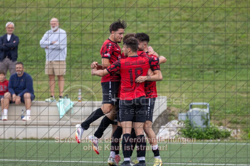 20250726_181451_0099 | #,TSV Bad Boll (rot/schwarz) vs. TSVGG Plattenhardt (blau/rot), Fussball, DB-Regio-WFW-Pokal - wfv, 1.Runde, Saison 2025/2026, Kunstrasenplatz, Erlengarten 37, 73087 Bad Boll, 26.07.2025 - 17:30 Uhr,Foto: PhotoPeet-Sportfotografie/Peter Harich