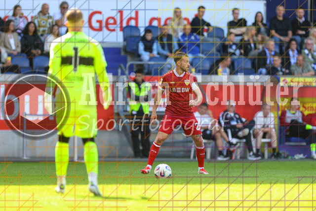 MSV Duisburg vs VfB Stuttgart II - 3. Liga | Duisburg, Deutschland, 02.08.25:   Dominik Nothnagel (VfB Stuttgart II) in Aktion am Ball, Einzelaktion waehrend des Spiels der 3. Liga MSV Duisburg vs VfB Stuttgart II in der schauinsland-reisen-arena(Foto von Brauer-Fotoagentur / Adrian Schlueter)