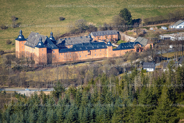 Kirchhundem250308700Oberhundem | Luftbild, Adolphsburg, auch Schloss Adolfsburg, Wasserschloss im Hundemtal, Oberhundem, Kirchhundem, Sauerland, Nordrhein-Westfalen, Deutschland