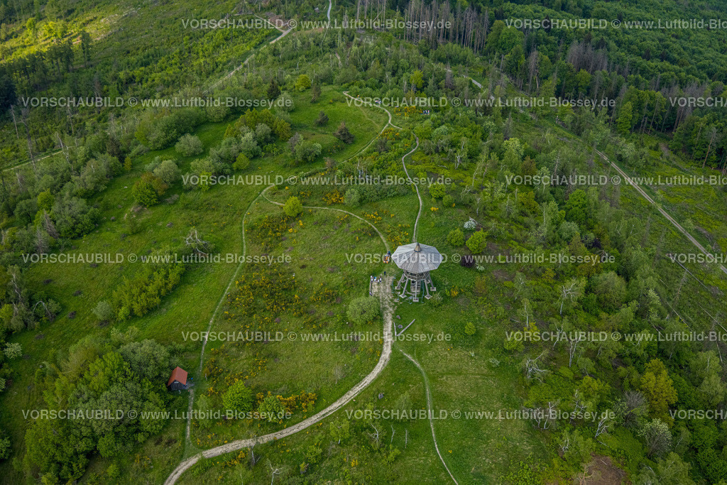 Horn-BadMeinberg240505800Eggeturm | Luftbild, Eggeturm Aussichtsturm auf der Lippischen Velmerstot Kuppe, Baustelle für Renovierung, Teutoburger Wald, Veldrom, Horn-Bad Meinberg, Ostwestfalen, Nordrhein-Westfalen, Deutschland
