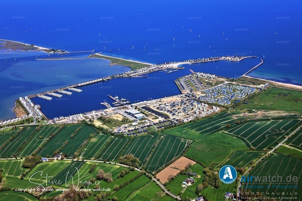 Luftbilder Ostseefjord Schlei, Maasholm, Port Olpenitz, Schleimünde | In den folgenden Jahren wurden verschiedene Marineeinheiten, darunter das 5. Minensuchgeschwader, das 5. Schnellbootgeschwader und das 2. Schnellbootgeschwader, hierher verlegt. Zu Spitzenzeiten waren etwa 1850 Soldaten und 450 zivile Mitarbeiter auf dem 160 Hektar großen Gelände stationiert. Die Marineführung empfahl 1993 die Schließung des Standorts, die jedoch zunächst aus politischen Gründen hinausgezögert wurde.