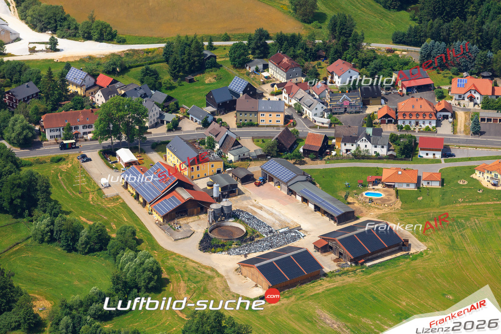 Die Luftaufnahme Schoenbrunn - Wunsiedel wurde vom UL-Flugzeug (keine Drohne) aus fotografiert.Hohe Druck- Auflösung-die Geschenkidee!