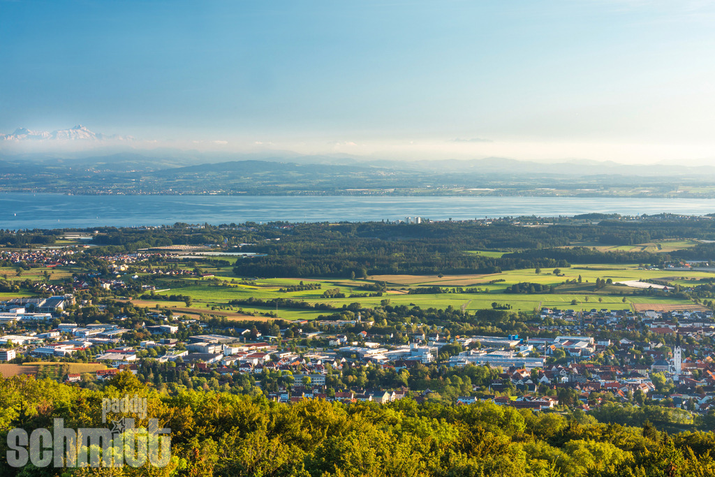PS-Marktdorf-2026-01 | Entdecke die größte Bildgalerie der Region mit Fotografien aus dem Allgäu, der Bodenseeregion, Oberschwaben, dem Donautal und der Schwäbischen Alb. Landschaften, Luftaufnahmen und Reisefotografie als Wandbild und Fotokunst. - Realisiert mit Pictrs.com