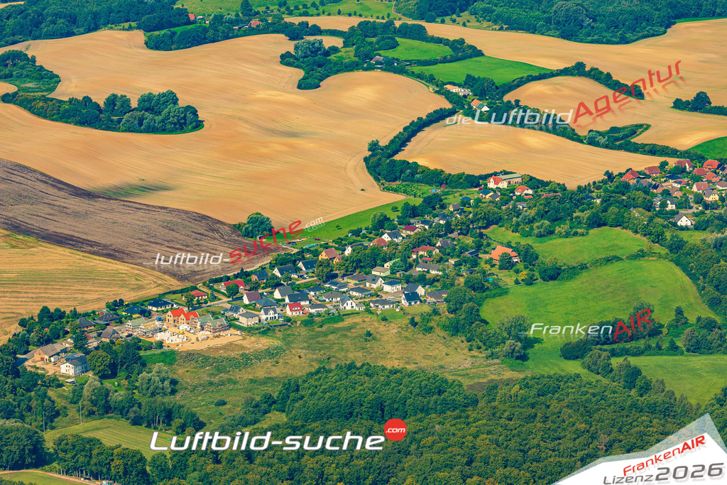 Klassische Luftaufnahme ohne Drohne zeigt: bei Satow - Die Luftbildaufnahme wurde 2025 vom UL-Flugzeug heraus erstellt ( keine Drohnenaufnahme ) - Hochauflösende Luftaufnahme -Nicht vergleichbar mit Google Maps oder Satelittenbilder- Die Geschenkidee !Mit Lizenz und Bildrechte bestellbar