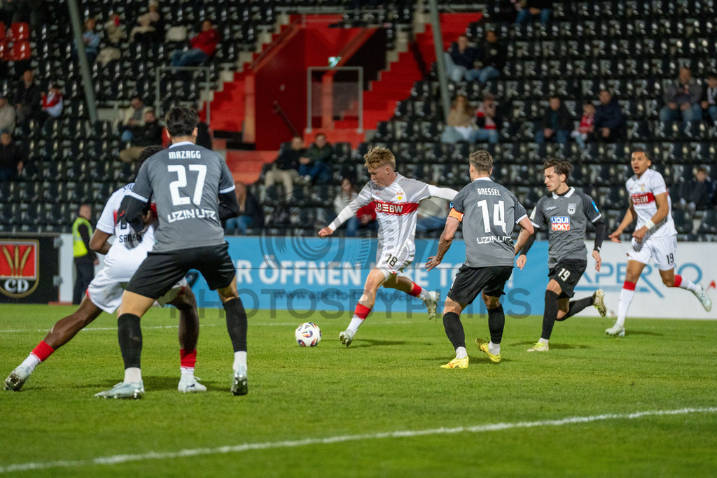 VfB Stuttgart II vs. SSV Ulm 1846 Fussball, Fussball, 3. Liga, 32. Spieltag, 08.04.2026 | Torchance durch Julian Luers (VfB Stuttgart II, #18),VfB Stuttgart II vs. SSV Ulm 1846 Fussball, Fussball, 3. Liga, 32. Spieltag, 08.04.2026DFB regulations prohibit any use of photographs as image sequences and/or quasi-video