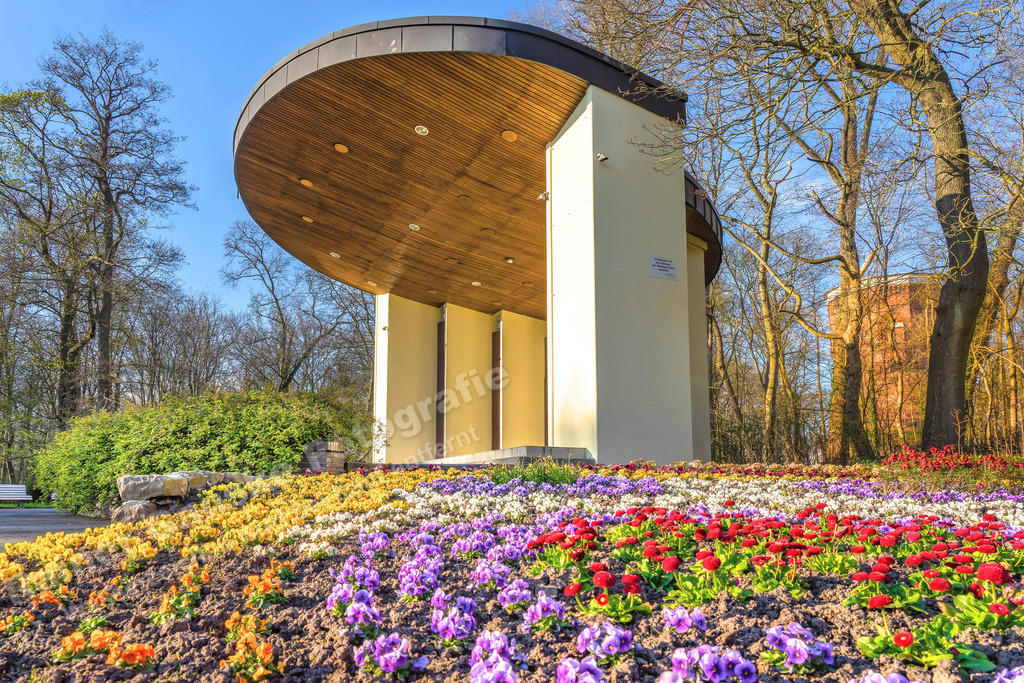 093 Wilhelmshaven Parks und Grünanlagen - 02-04-2022 -R Ganske Kopie | Onlineshop mit Bildern von Stränden, Häfen und Meer. Leinwände, Poster, Kalender und andere Materialien erhältlich. Kommerzielle Lizenzen möglich.  - Realisiert mit Pictrs.com