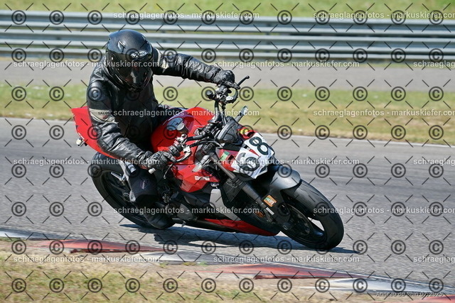 25bt04-0429 | markuskiefer.com - Realisiert mit Pictrs.com