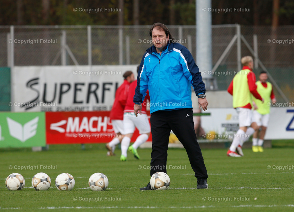A_LUI_05112022_01 | SPORT FUSSBALL LT1 OOE LIGA ASKOE OEDT-ASK CARE IH STEYR ST.VALENTIN 05.11.2022 IM BILD: TRAINER JUERGEN SCHATAS (OEDT) FOTO:FOTOLUI