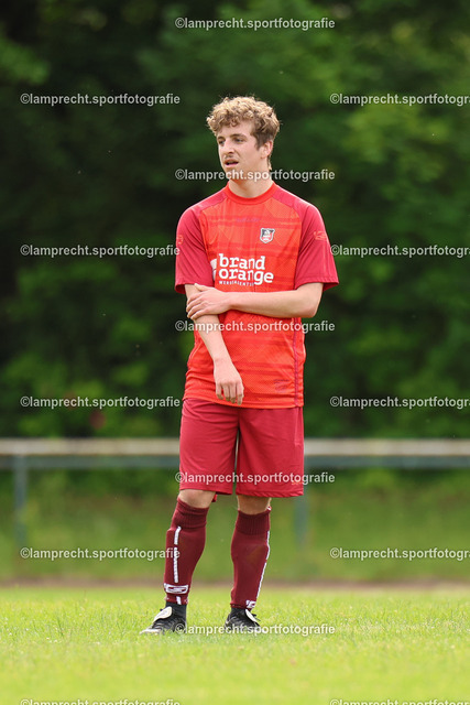 Fußball I Junioren I Kreispokal Lübeck I Finale I JSG Concordia Lübeck - TSV Siems I 09.06.2025.113 | René Roßteutscher (8, TSV Siems) - Realisiert mit Pictrs.com