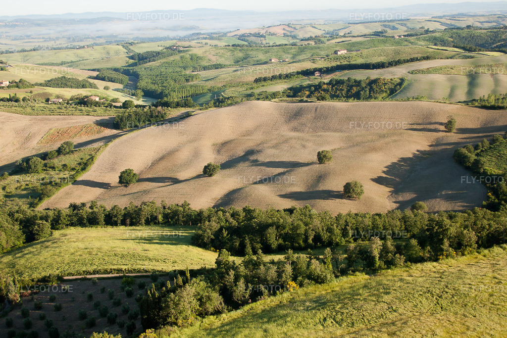 Luftbild: Ortsansicht in Vergelle im Bundesland Toscana in Italien. Foto: IMG_28160.jpg vom 01.06.2010 durch Werner Riehm/FLY-FOTO.de