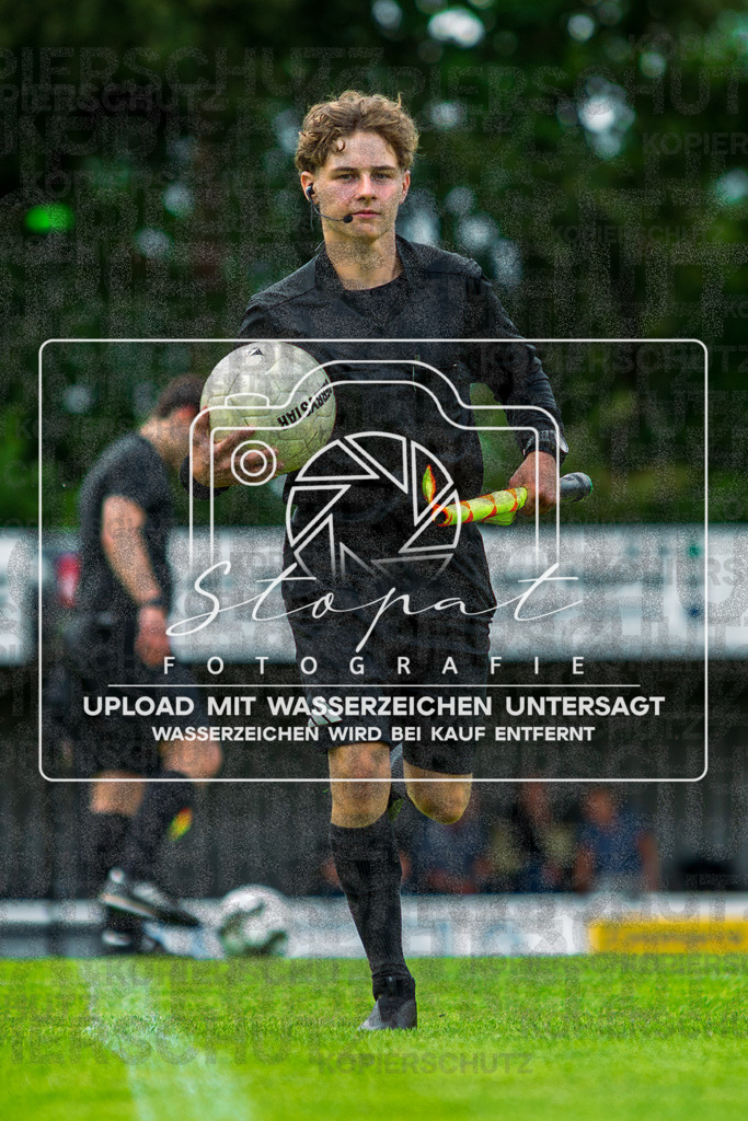 Landesliga Herren LG - TV Jahn Schneverdingen vs. MTV Eintracht Celle | Julian Ebel (Schiedsrichterassistent); Landesliga Herren LG - TV Jahn Schneverdingen vs. MTV Eintracht Celle am 06.06.2026 in Osterwaldstadion, Schneverdingen - Realisiert mit Pictrs.com