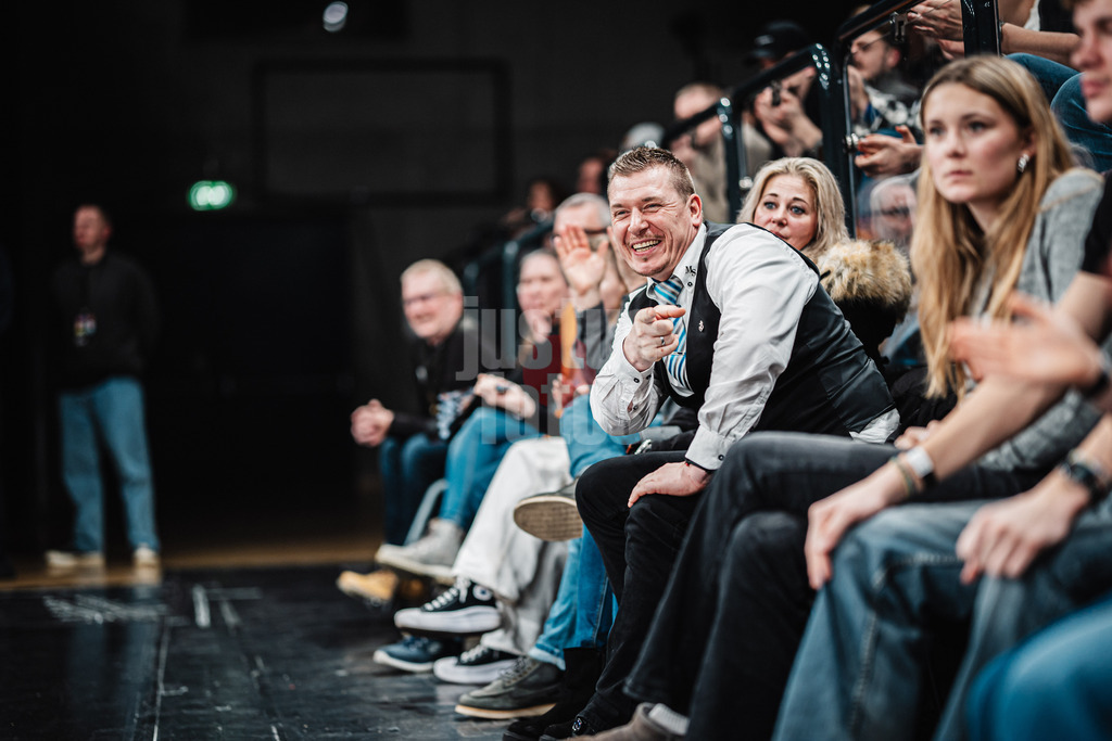 Basketball | Männer | Saison 2024/2025 | easyCredit Basketball Bundesliga | 14. Spieltag | Veolia Towers Hamburg vs. Basketball Löwen Braunschweig | 30.12.2024 | Michel der Busfahrer