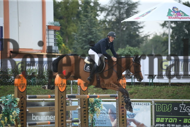 Durmersheim_2022_Prfg.Nr.04_Zwei-Phasen-Springen_Kl.S_Jörg Schaffner_Max 4082 (3) | Alle Fotos der Reiterjournal Fotografin Doris Matthaes im Reiterjournal Online-Fotoshop. - Realisiert mit Pictrs.com