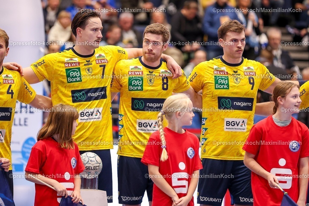 BHC16112501006 | 16.11.2025, Handball, HBL, Bergischer HC - Rhein-Neckar Löwen, Mitsubishi Electric HALLE Düsseldorf: Die Rheim Neckar Löwen betreten die Halle Robert Timmermeister (Rhein-Neckar Löwen #07) Tim Nothdurft (Rhein-Neckar Löwen #08) Steven Plucnar Jacobsen (Rhein-Neckar Löwen #09) 