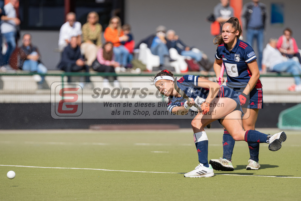 HK_20220925_100137 | 1. Bundesliga Damen Düsseldorfer HC - Berliner HC  am 25.9.2022 DHC Düsseldorf, Düsseldorf , hinten Pia Lhotak ( Düsseldorfer HC #5 ) vorne Selin Oruz ( Düsseldorfer HC #14 )