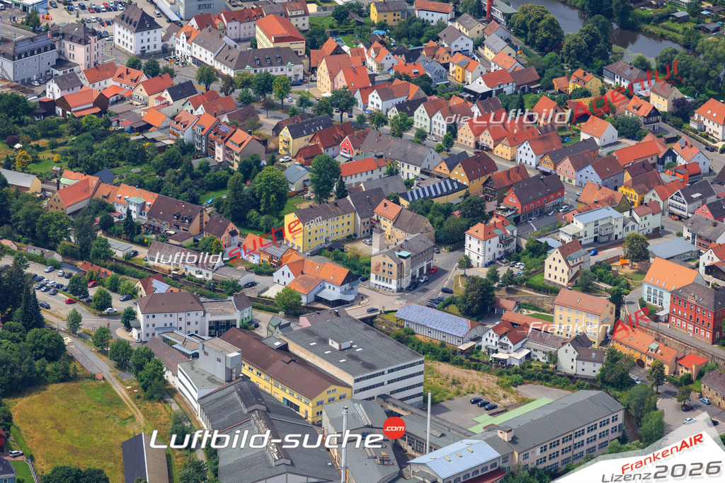 Die Luftaufnahme der Stadt Neustadt Waldnaab wurde vom UL-Flugzeug heraus erstellt ( keine Drohne )- hohe Auflösung für beste Qualität