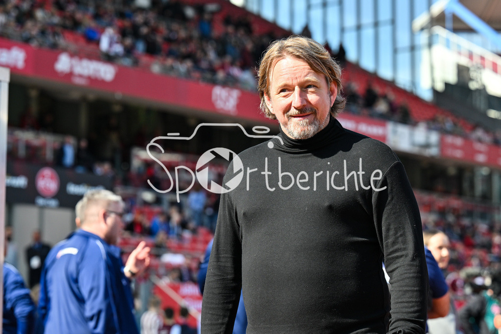 1. FC Nürnberg - Fortuna Düsseldorf | NUREMBERG, GERMANY - 07. MARCH:  im Bild Sven MISLINTAT Sportvorstand Fortuna Düsseldorf / Einzelfoto / Freisteller während dem Match zwischen dem 1. FC Nürnberg und Fortuna Düsseldorf am 25. Spieltag der 2. Bundesliga im Max Morlock Stadion / DFL REGULATIONS PROHIBIT ANY USE OF PHOTOGRAPHS AS IMAGE SEQUENCES AND/OR QUASI-VIDEO
