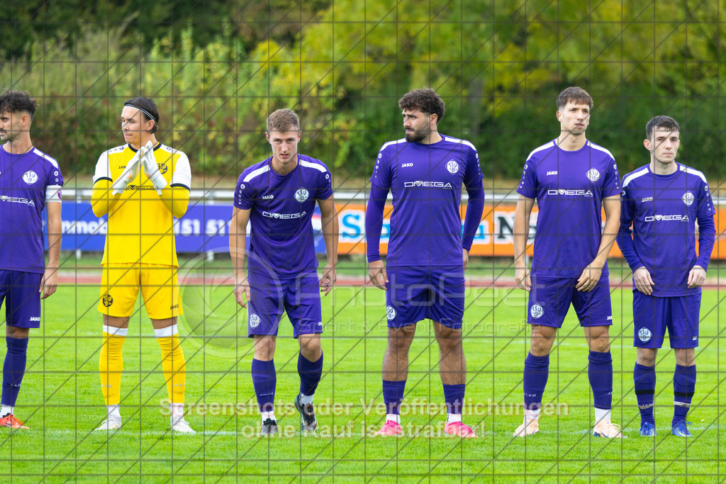 20261010_152801_0719_(c)_by_PhotoPeet | #,1.FC Eislingen (weiß) vs. TSV Bernhausen (lila), Fussball, Landesliga 2 - wfv, 11. Spieltag, Saison 2026/2027, Rasenplatz, Eichbachstation, Haldenstraße, 73054 Eislingen, 10.10.2026 - 15:30 Uhr,Foto: PhotoPeet / Sport- &amp; Eventfotografie / Peter Harich