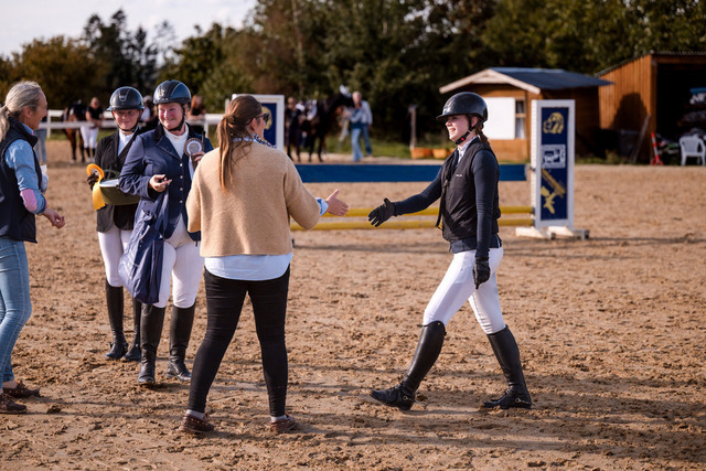 2026_10_03_Siefer-Hof_161754_Z81_94053471 | Professionelle Reitsport-, Turnier- und Eventfotografie von Robert Broda. Galerien mit ausgewählten und bearbeiteten Bildern direkt online ansehen und bestellen.