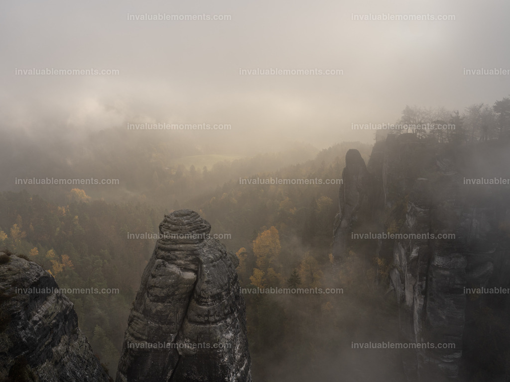 Bastei zur goldenen Stunde | invaluablemoments.com - Realisiert mit Pictrs.com