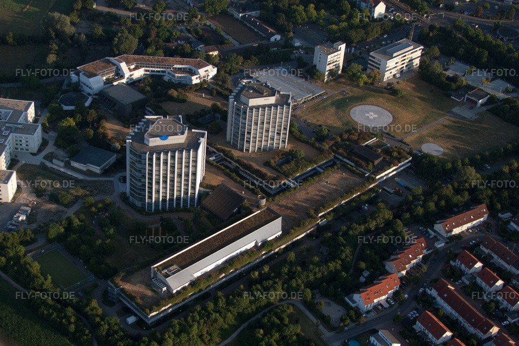Luftbild: Oggersheim, BG-Klinik im Ortsteil Oggersheim in Ludwigshafen im Bundesland Rheinland-Pfalz in Deutschland. Foto: IMG_69469.jpg vom 04.07.2014 durch Werner Riehm/FLY-FOTO.de