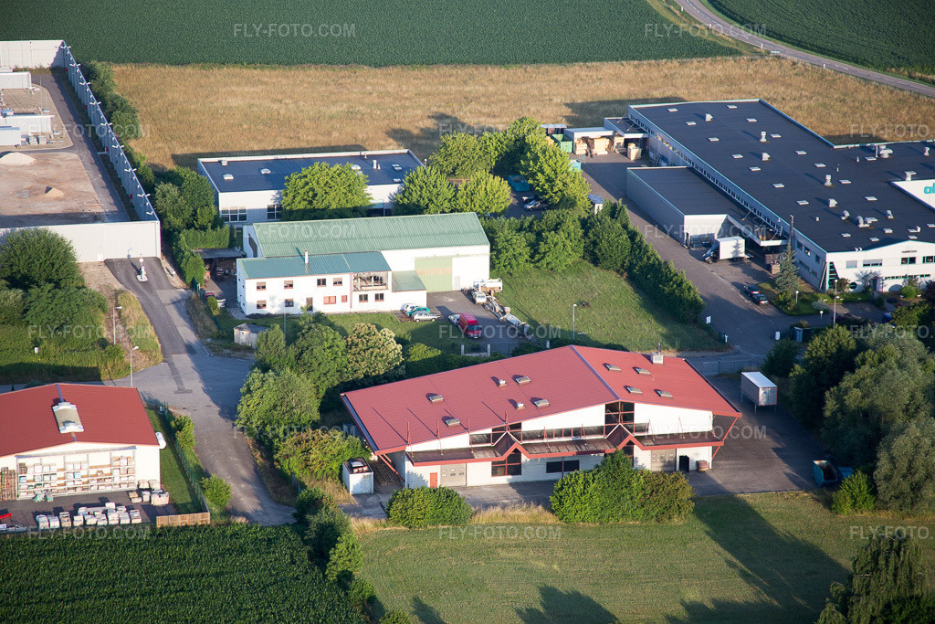 Aerial view: View of the town in Scheibenhard in the state Bas-Rhin, France. – Photo: IMG_082901.jpg taken on 06/26/2015 by Werner Riehm/FLY-FOTO.com – Resolution of the original: 5472 x 3648 px