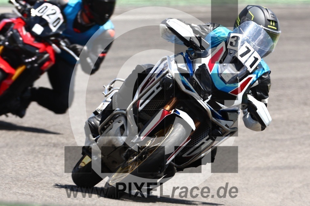 0371-20240624_02213 | Schöne Erinnerungen an spannende Momente - das festzuhalten ist unser Job. PIXELrace.de ist seit 2003 auf den Rennstrecken Europas unterwegs um die Action draußen beim Fahren und die wunderbare Stimmung imm Fahrerlager für euch einzufangen.