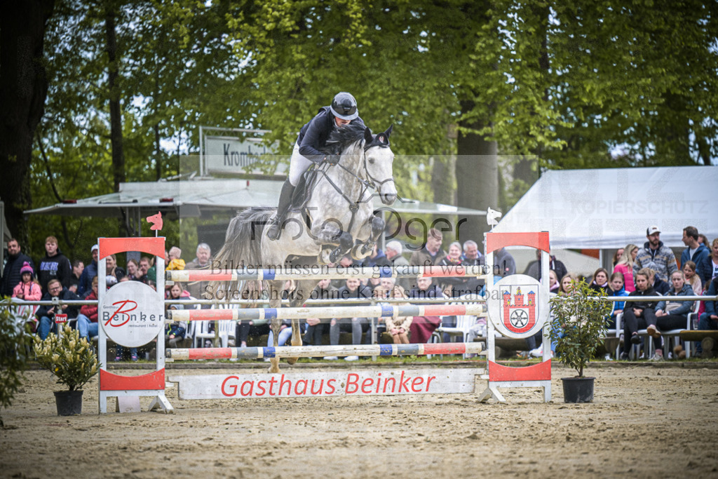 DOS_1981 | Entdecke hochwertige Reitturnierfotos von Foto Oger. Professionell, emotional und authentisch – jetzt Lieblingsmomente im Shop bestellen.Deutschlandweite Turnierfotografie. - Realisiert mit Pictrs.com