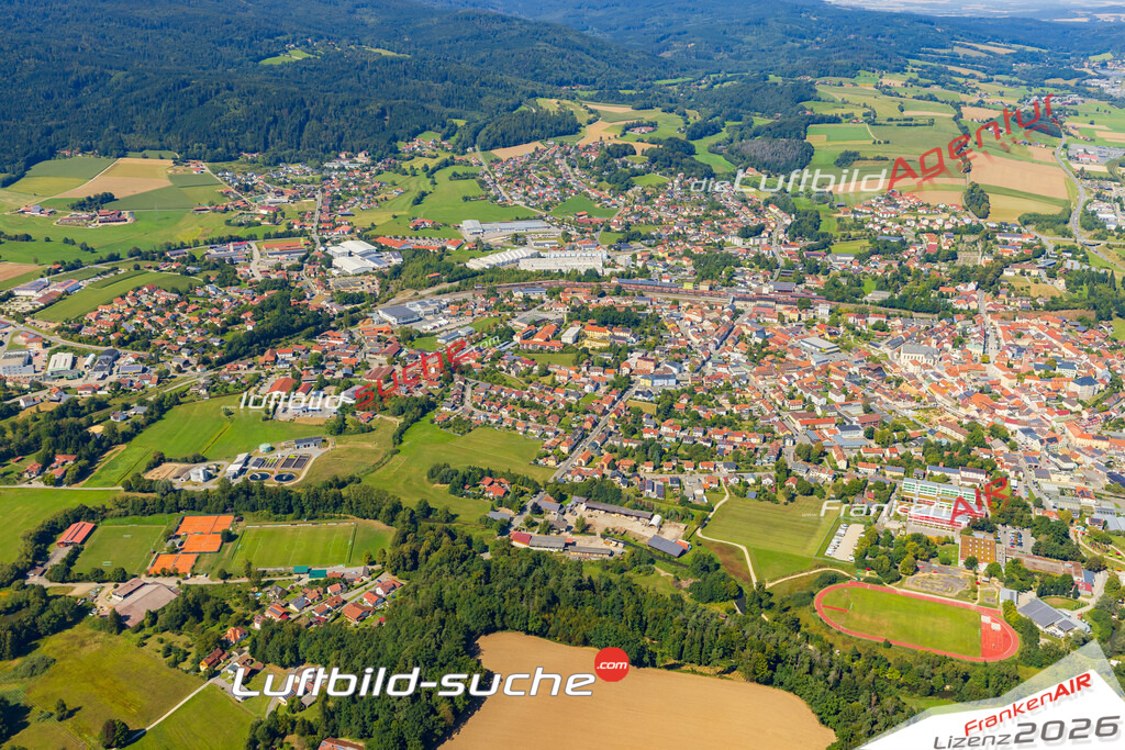 Luftaufnahme von  Furth im Wald - Die Luftaufnahme wurde 2025 vom UL-Flugzeug heraus erstellt ( keine Drohne ) - Hochauflösende Luftaufnahme - für professionelle Ausdrucke geeignet. Die Geschenkidee !Mit Lizenz und Bildrechte bestellbar