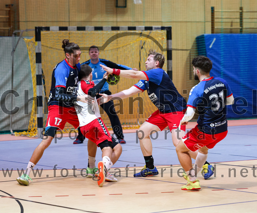 2022-09-24_079_SpVgg_Altenerding_gegen_HSG_Freising-Neufahrn | Erding, Deutschland, 24.09.2022:
Handball, Bezirksoberliga Männer 2022 / 2023, 2. Spieltag, SpVgg Altenerding gegen HSG Freising-Neufahrn, Endergebnis: 18:26

Christian Heldner (HSG Freising-Neufahrn, #17), Joseph Wyhnalek (SpVgg Altenerding, #11), Benjamin Moses Becker (HSG Freising-Neufahrn, #2), Petrit Guri (HSG Freising-Neufahrn, #31)

Foto: Christian Riedel / fotografie-riedel.net