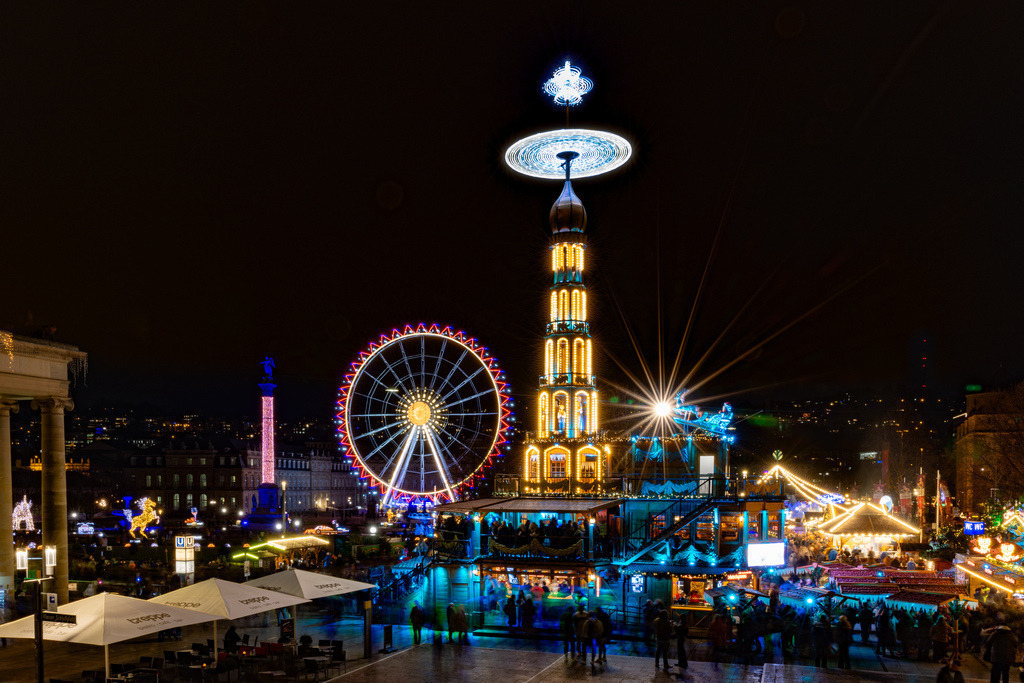 2023-12-15 Weihnachtsmarkt Lichterzauber Stuttgart 013 | Schwotte Media - Realisiert mit Pictrs.com