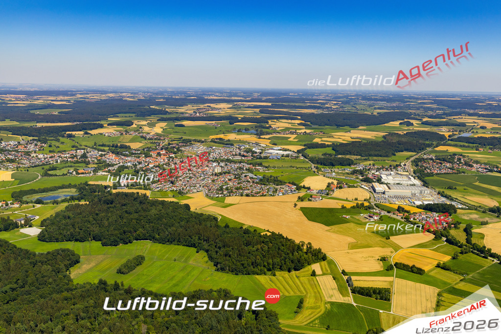 Aktuelles Luftbild von  Bad Schussenried - Die Luftaufnahme wurde 2022 mittels UL-Flugzeug erstellt ( keine Drohne ) - hochauflösende Kamera-Systeme von  Canon -Beste Qualität - Für grossformatige Ausdrucke geeignet. Die Geschenkidee !
